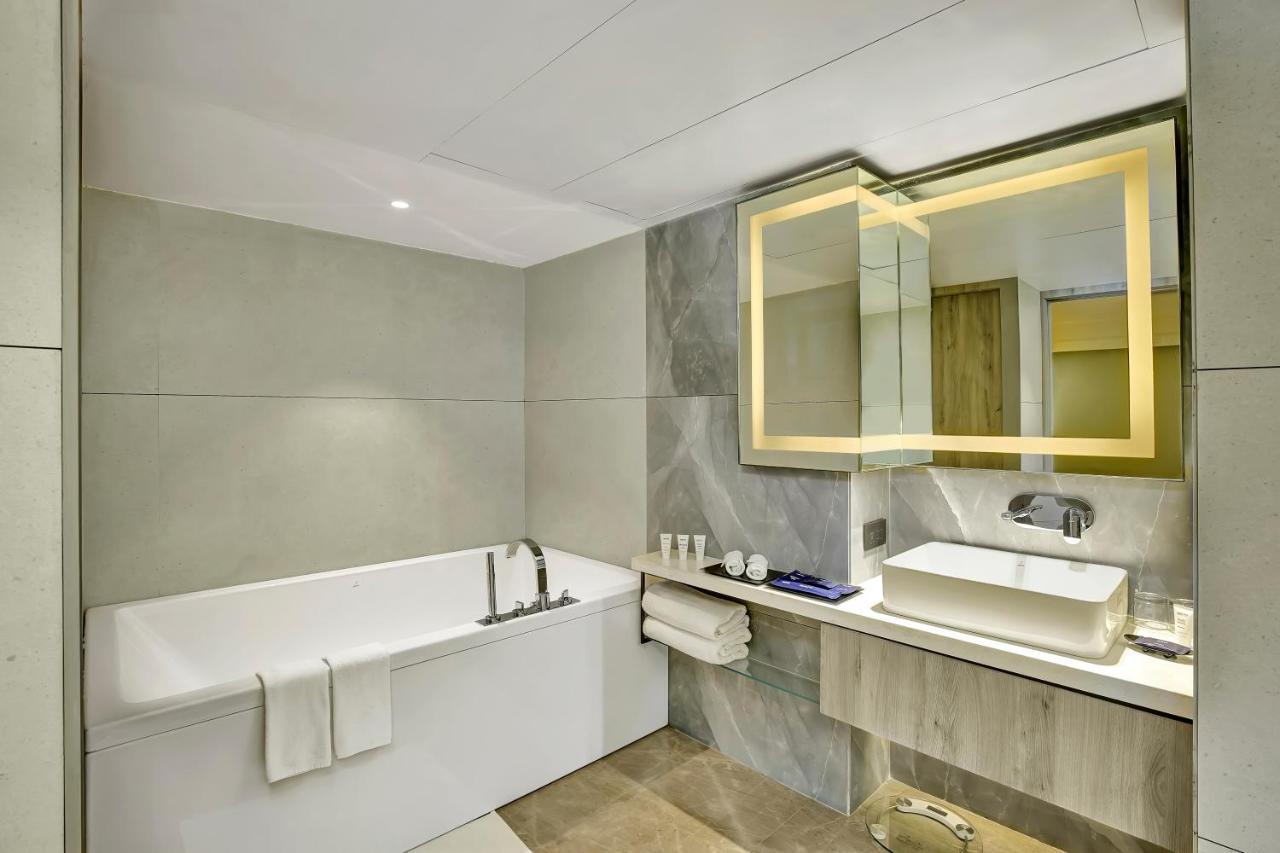 Park Inn By Radisson Surat Eksteriør billede