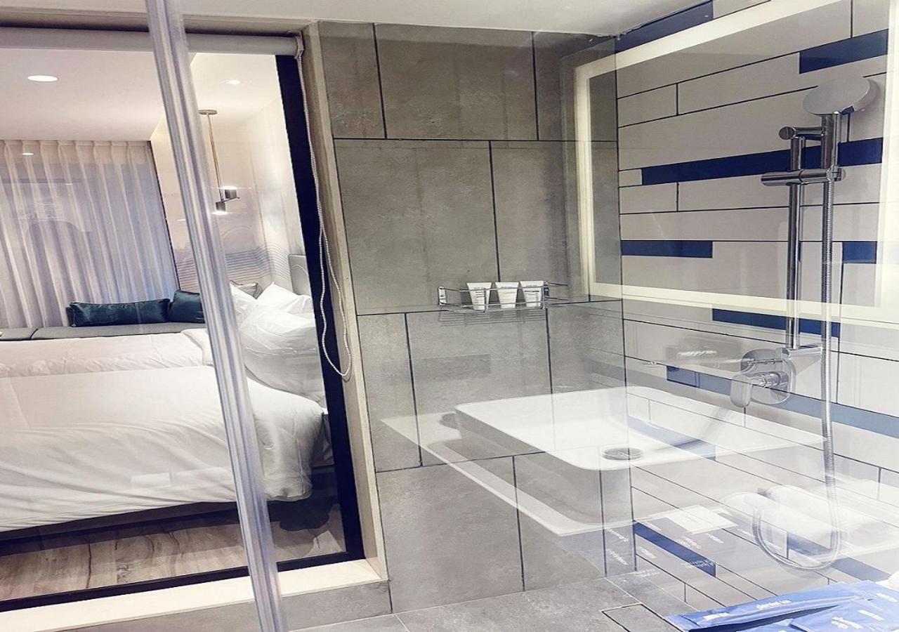 Park Inn By Radisson Surat Eksteriør billede