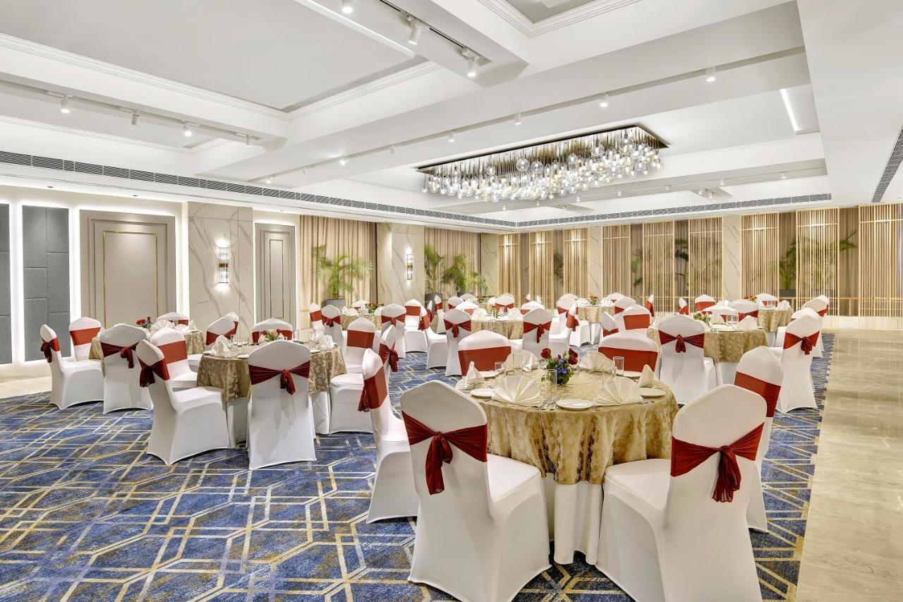 Park Inn By Radisson Surat Eksteriør billede